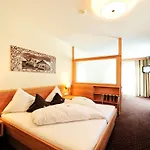 Hotel Roeck Garni 4*