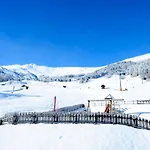 Roeck Garni Hotel 4*