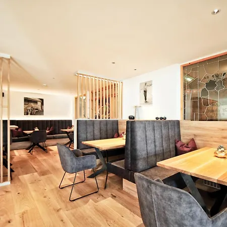 Roeck Garni 4*