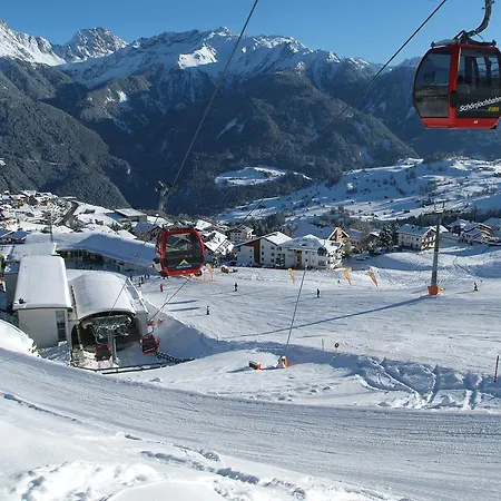 Roeck Garni 4*
