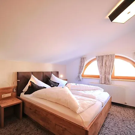 Roeck Garni 4* Fiss