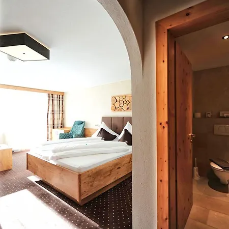 Roeck Garni 4*