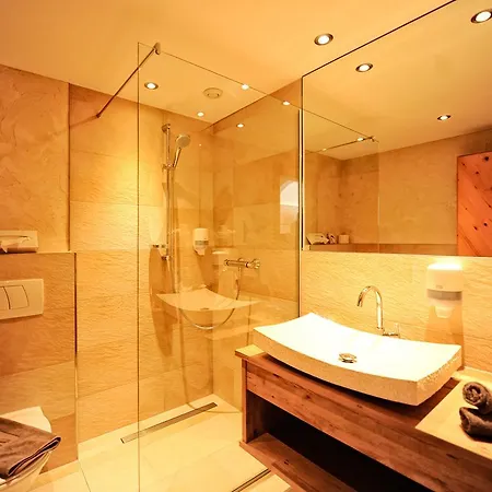 Roeck Garni 4* Fiss
