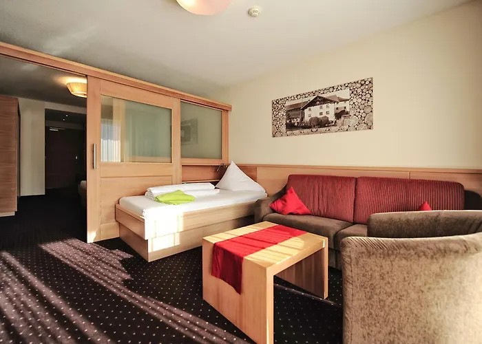 Roeck Garni Hotel 4*