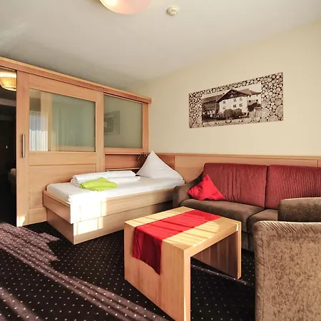 Roeck Garni Hotel 4*