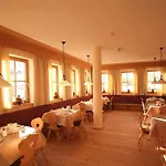 Röck Garni Hotell 4*