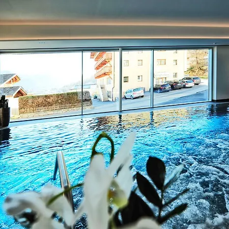Röck Garni Hotell 4*