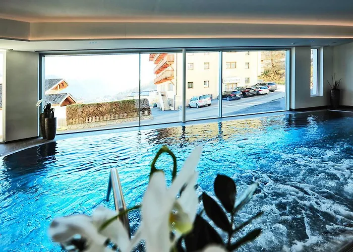 Roeck Garni Hotel 4*